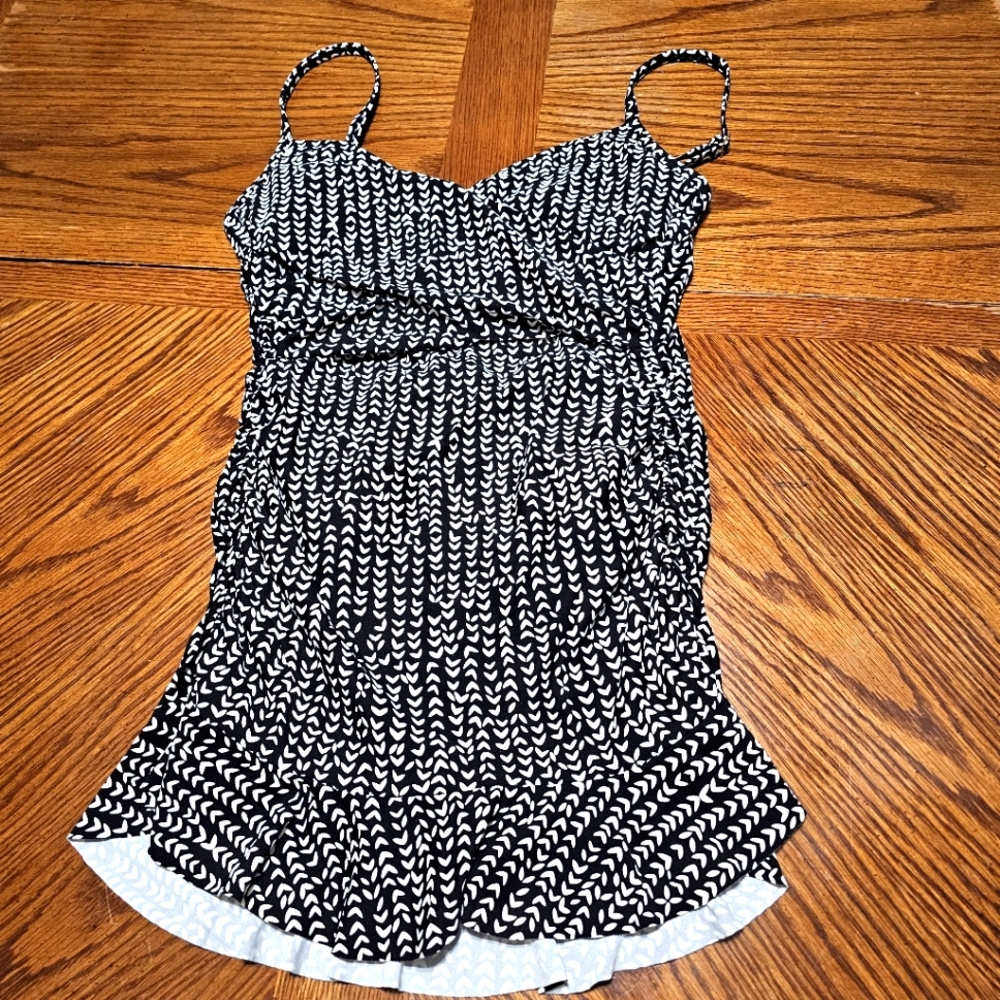 La Blanca Black and White Floral Swim Dress size 6